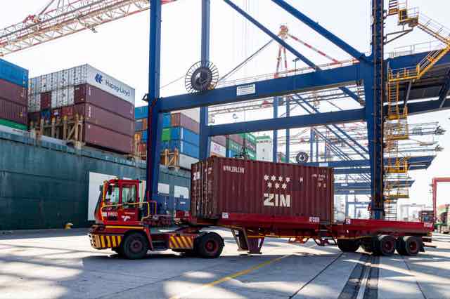 Transnet cranes unloading cargo from a ship